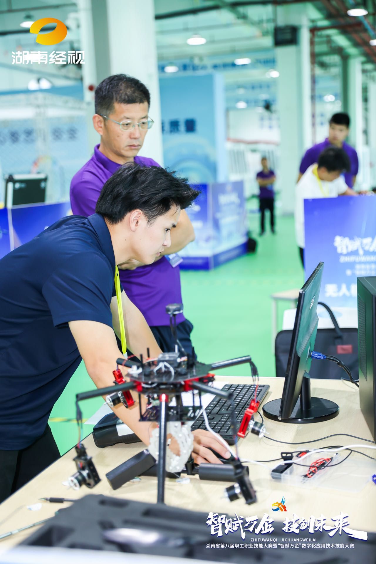 00后蔡吉旺：用无人机“编织”校园低空物流网